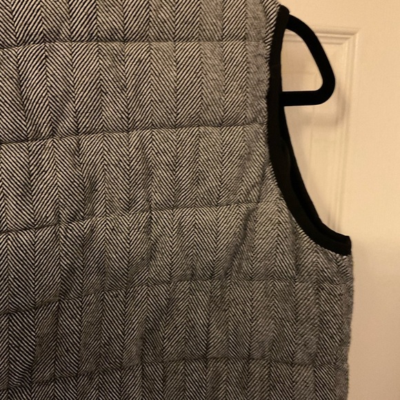 A new day Cute gray puffer vest size medium - Picture 13 of 16